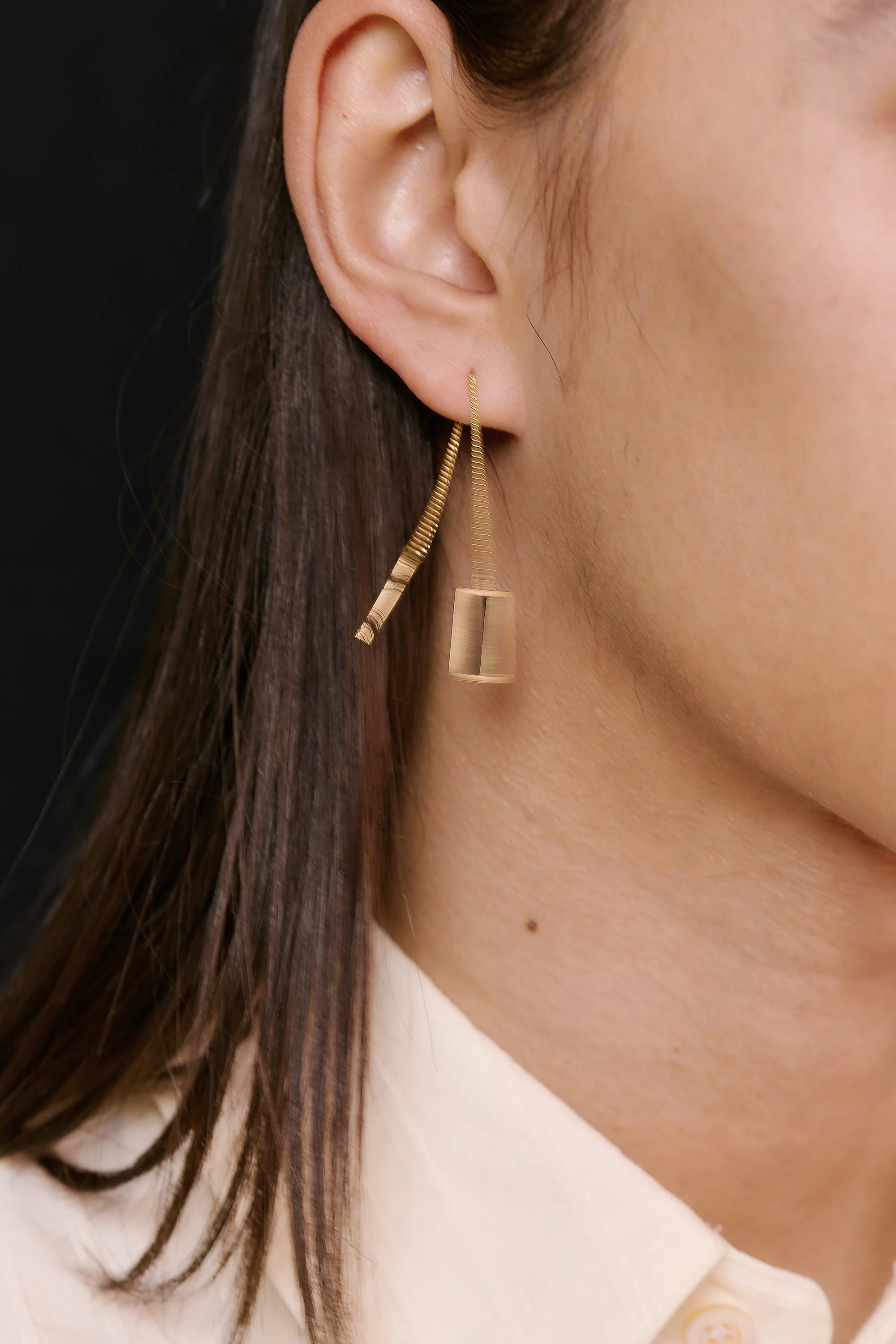 BAR CHAIN EARRING - Image 6