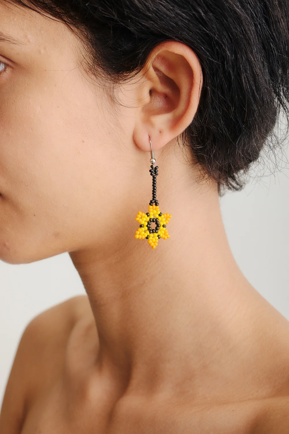 EMBERA FLOWER EARRINGS - Image 2