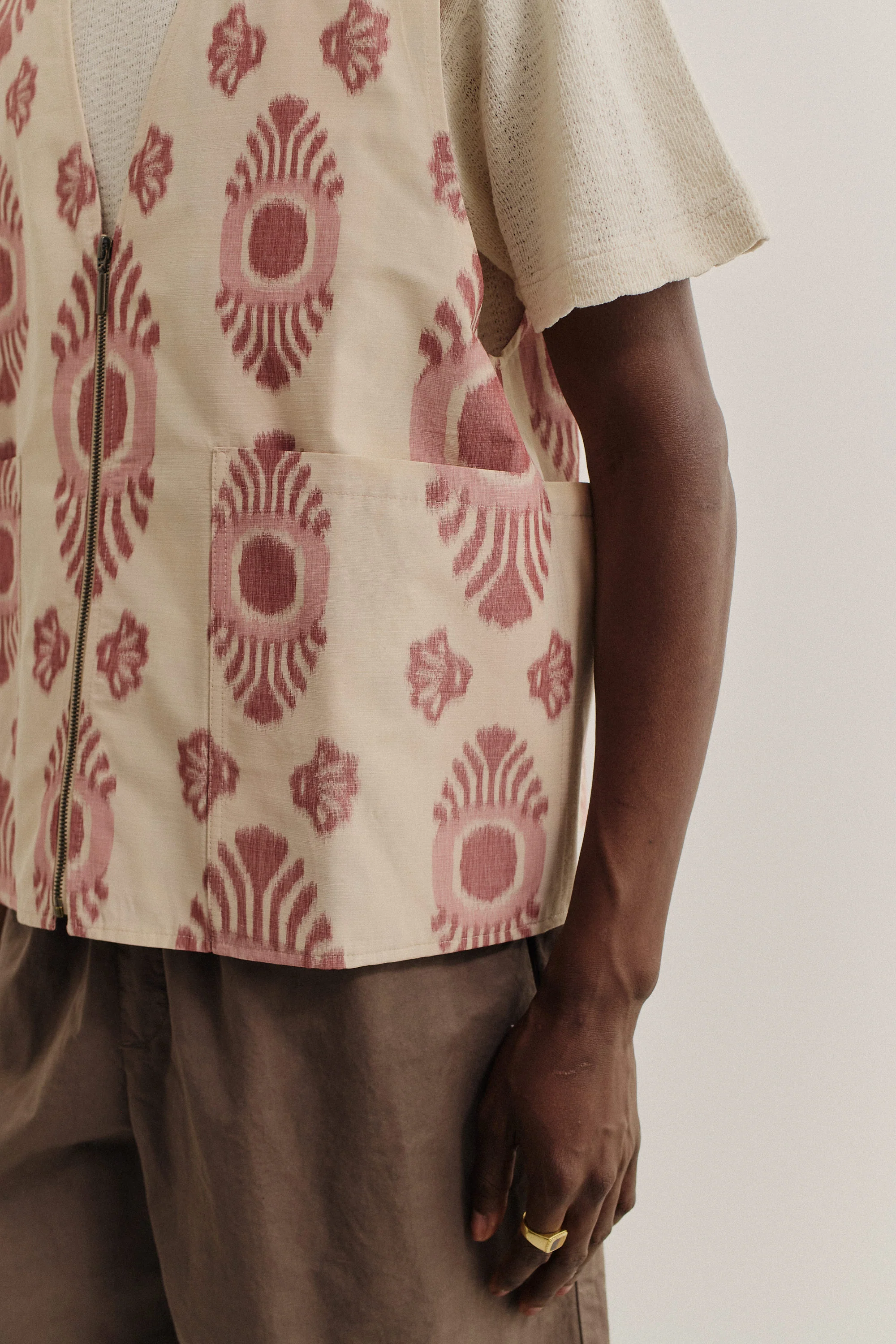 KALIRO ZIP VEST - Image 6