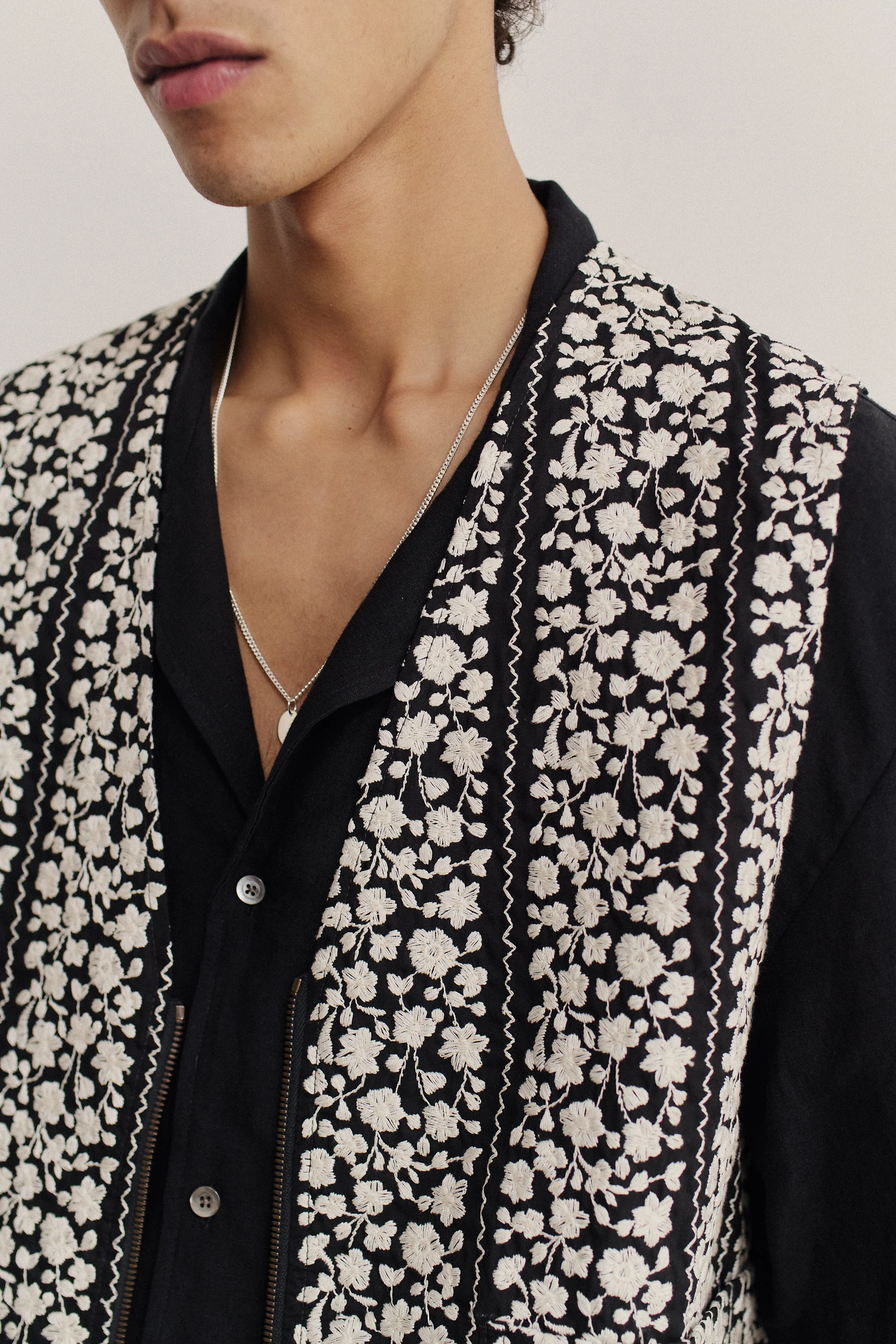 KALIRO ZIP VEST - Image 5