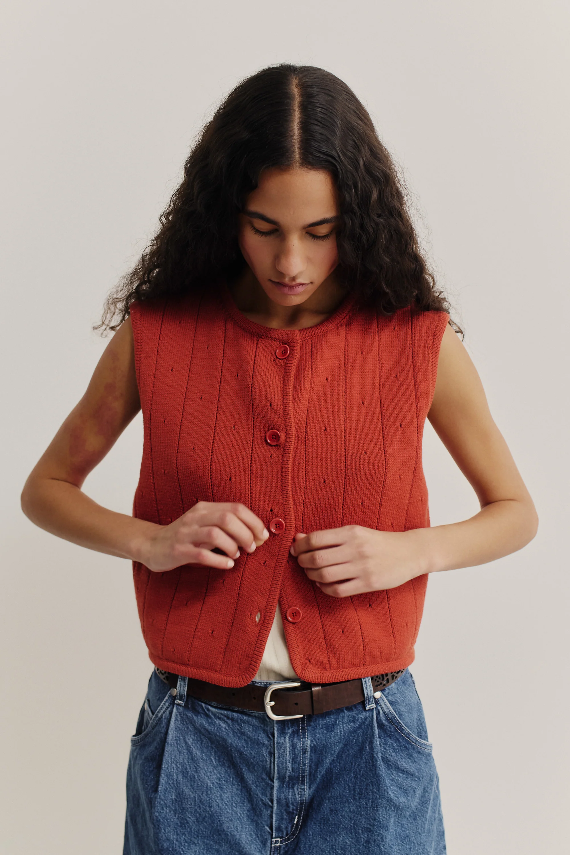 MERU KNIT VEST - Image 7