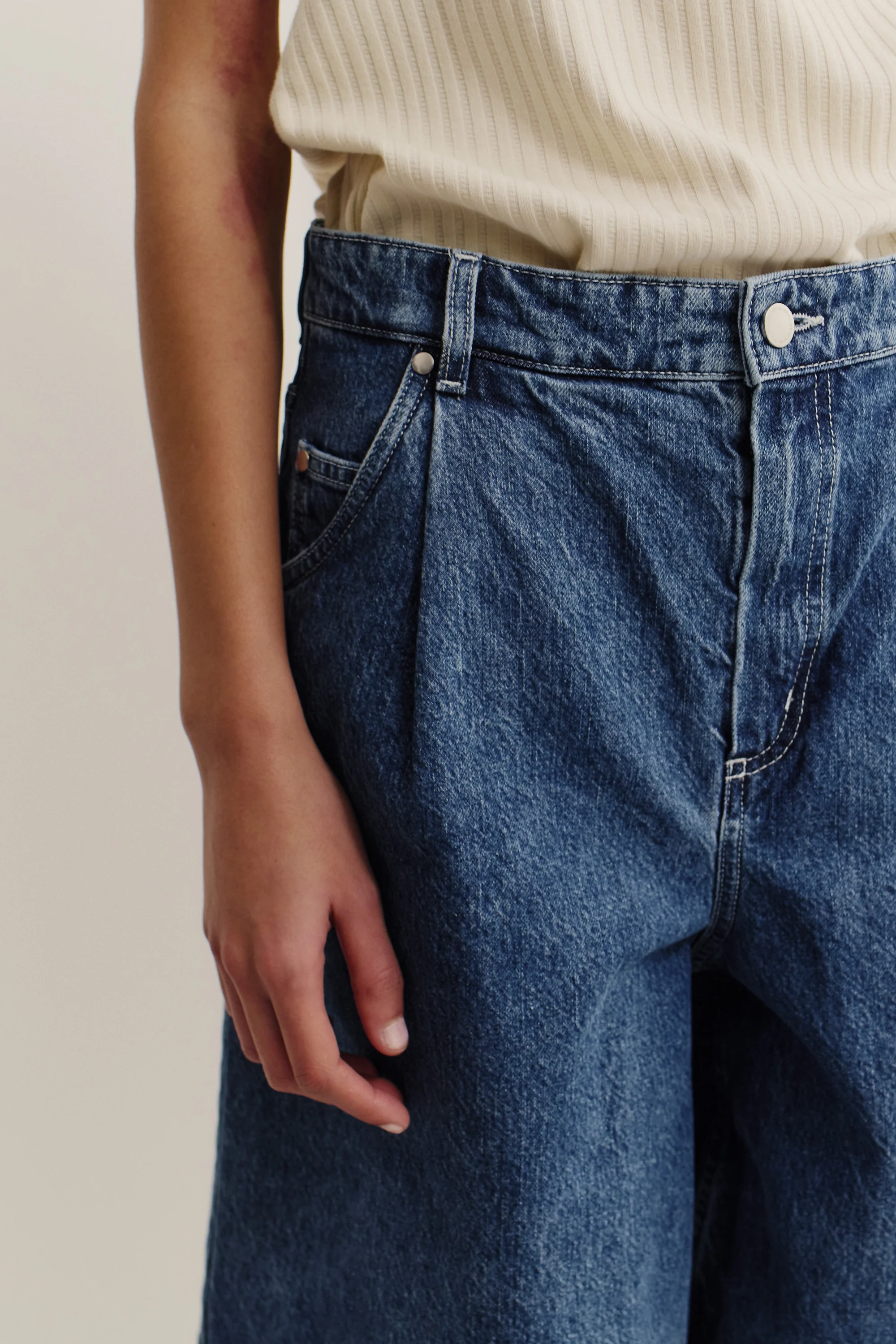 PEMBA PLEATED SHORTS - Image 7