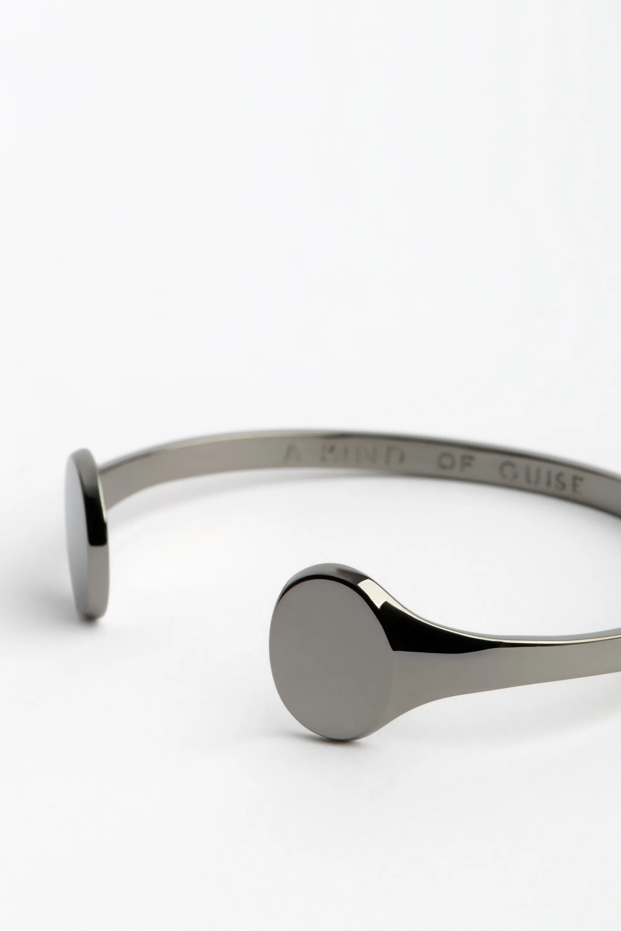 SIGNET BRACELET BLACK - Image 3
