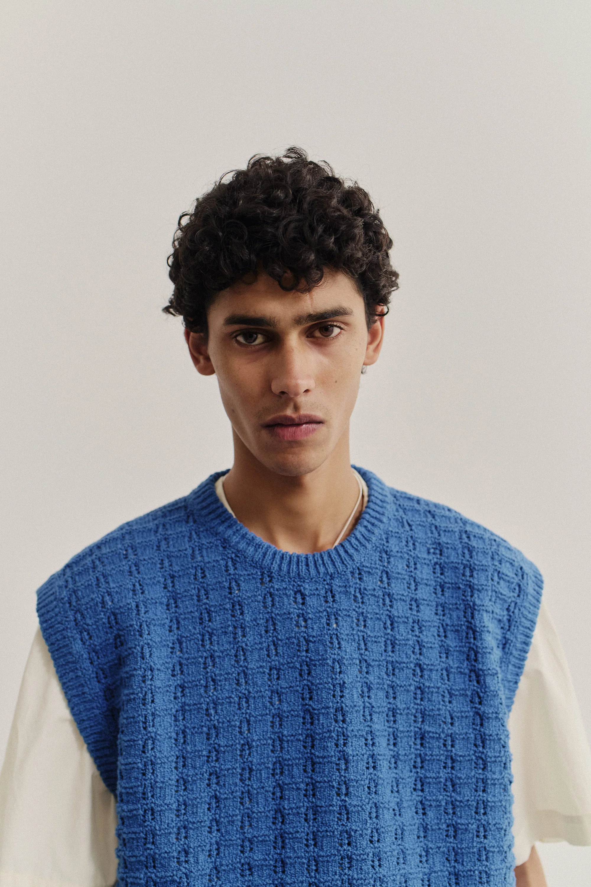TEMBE KNIT VEST - Image 6