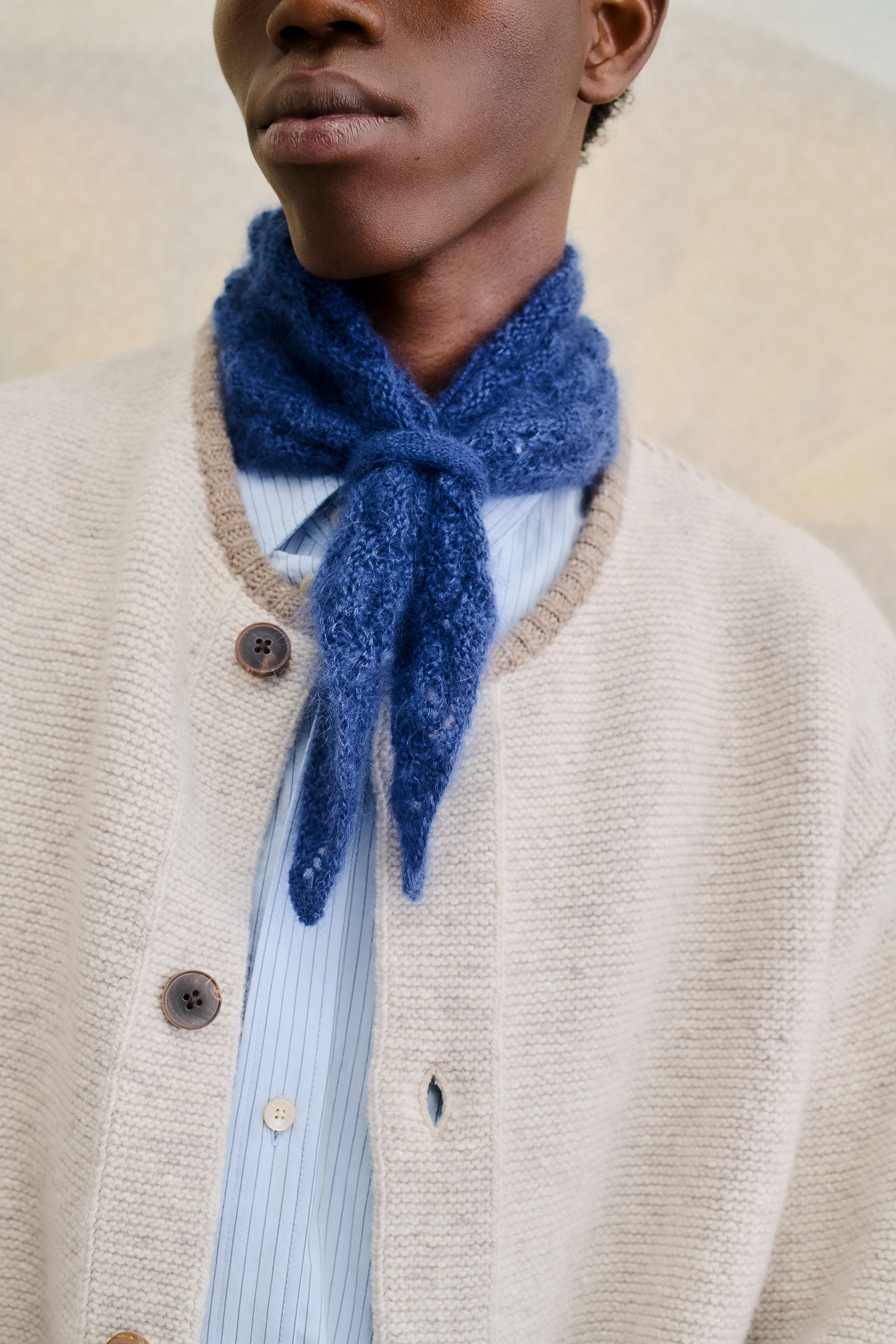 TES TRIANGLE SCARF
